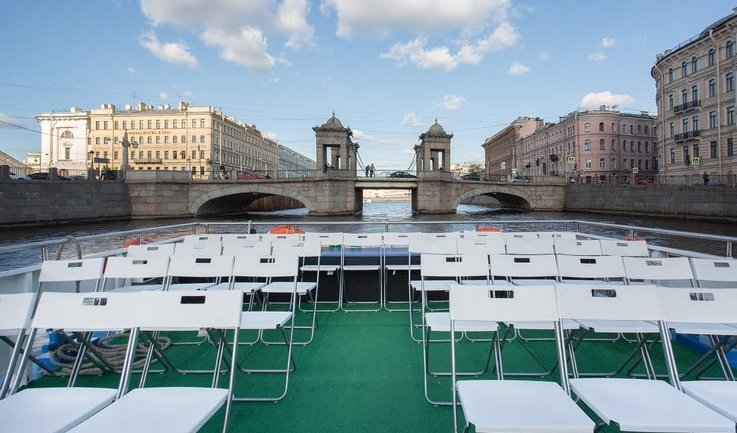 Верхняя палуба – аренда теплохода в СПб от 13000 рублей
