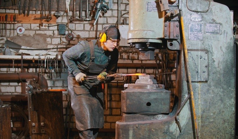 Кузнечный мастер-класс по ковке цельнометаллического ножа – необычные экскурсии от 4400 рублей