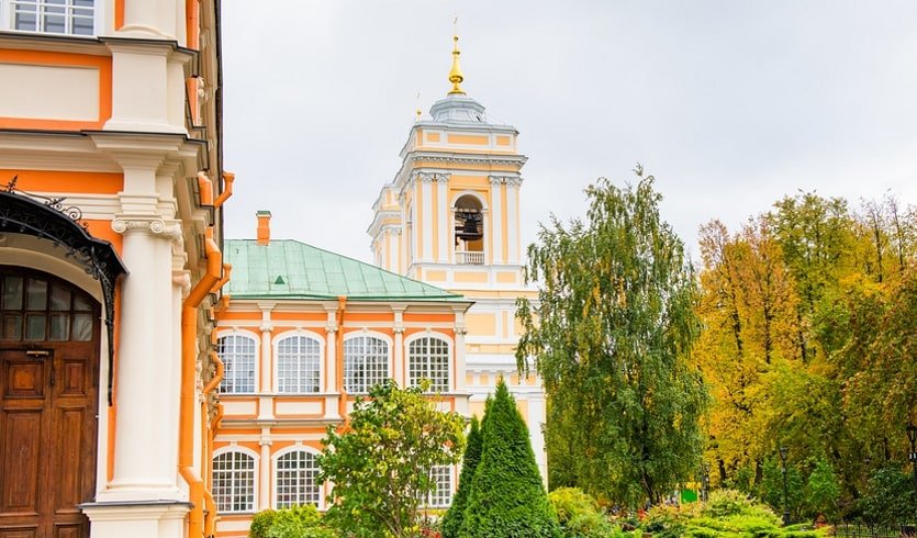 Александро-Невская лавра – пешеходные экскурсии для заказных групп от 290 рублей