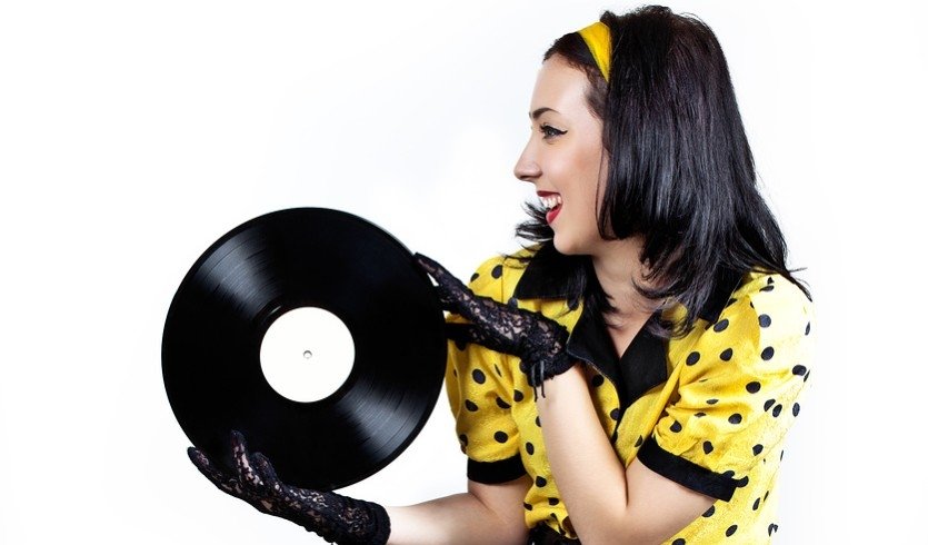 Девушка с виниловой пластинкой – юбилеи и Дни рождения от 10335 рублей