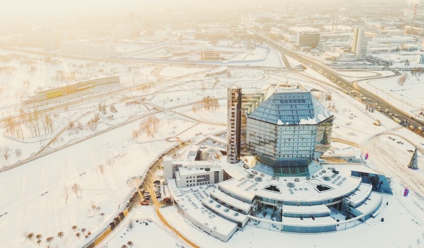 Столицы и замки Беларуси на зимние каникулы – фото №1 – Photo by Eugene Krasnaok on Unsplash Столицы и замки Беларуси на зимние каникулы – туры в Европу из Санкт-Петербурга
