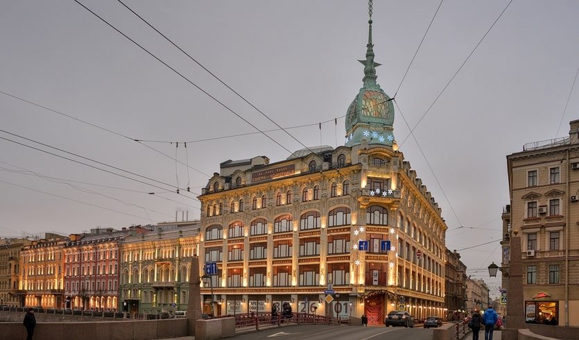 Здание универмага – пешеходные экскурсии от 900 рублей