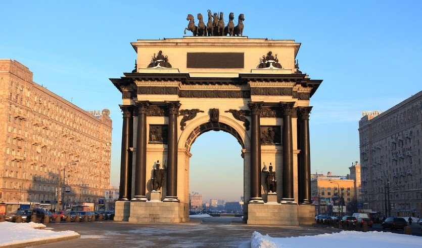 Триумфальные ворота – туры в Москву от 18900 рублей