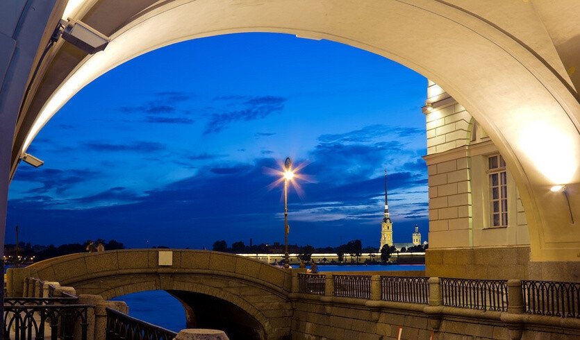 Белые ночи в Санкт-Петербурге, вид на Петропавловскую крепость – водные экскурсии по рекам и каналам Белые ночи в Санкт-Петербурге, вид на Петропавловскую крепость – водные экскурсии по рекам и каналам