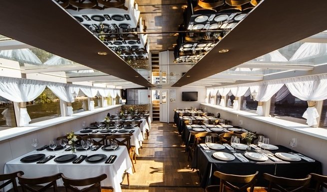 Аренда теплохода «Мелодия» – аренда теплохода в СПб от 9000 рублей