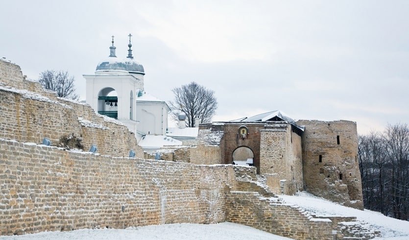 Изборская крепость – туры и экскурсии в Псков от 24150 рублейАй да Псков! Ай да Пушкинские горы! – туры и экскурсии в Псков от 24150 рублей