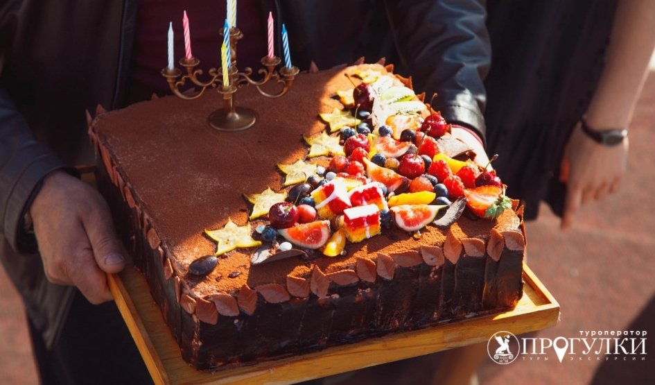 Праздничный торт — Выпускные вечера для 9 класса от 6800 руб.