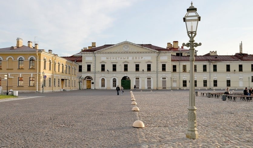 Вид на Монетный двор – квесты для школьников от 550 рублей