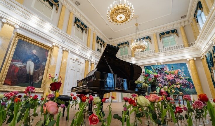 Рояль в цветах – дворцы и особняки от 1500 рублей Рояль в цветах – дворцы и особняки от 1500 рублей