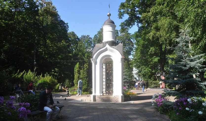 Смоленское православное кладбище (для групп) – пешеходные экскурсии для заказных групп от 290 рублей