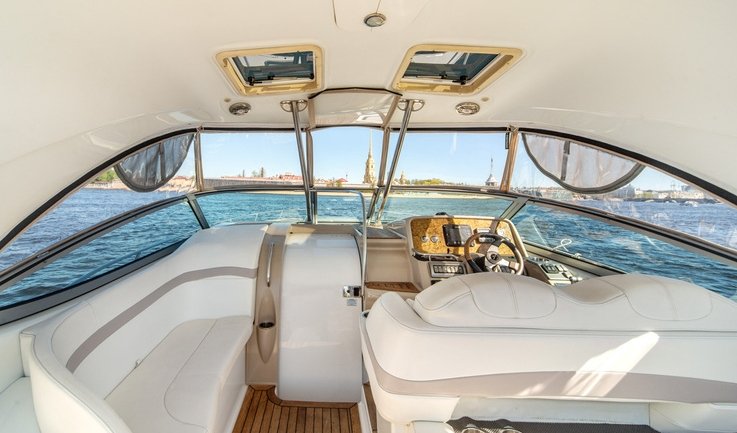 Кокпит – аренда катера в СПб от 29000 рублей