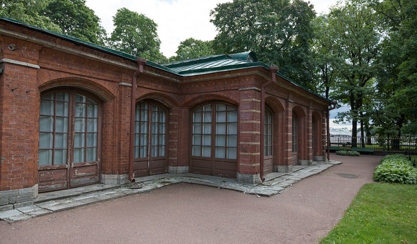 Фрагмент домика Петра I – интерьерные экскурсии от 900 рублей