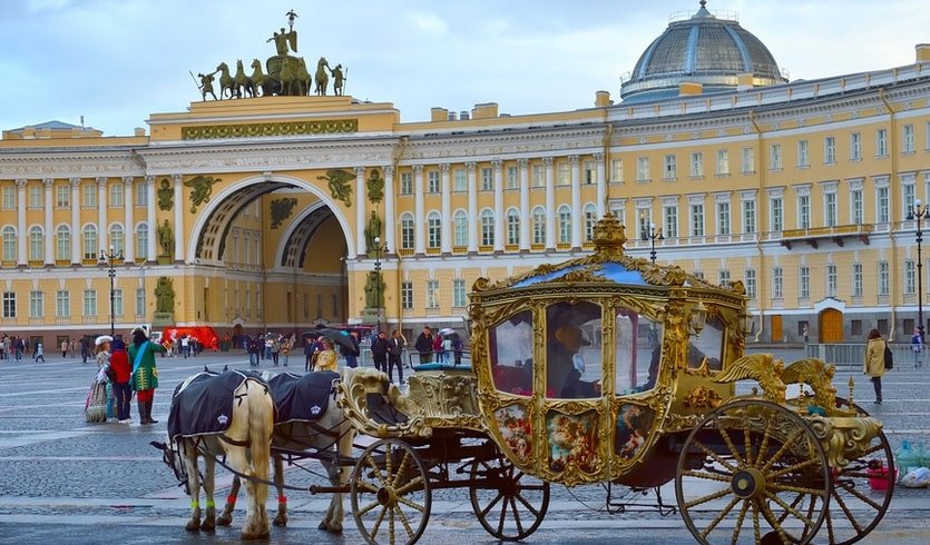 Дворцовая площадь – экскурсии и программы для детей от 240 рублей