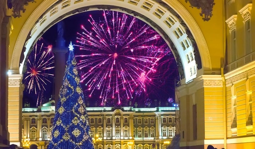 Салют на Дворцовой площади – автобусные экскурсии от 2350 рублей