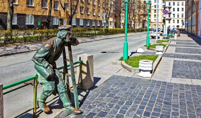 Памятник фонарщику – экскурсии и программы для детей от 400 рублей