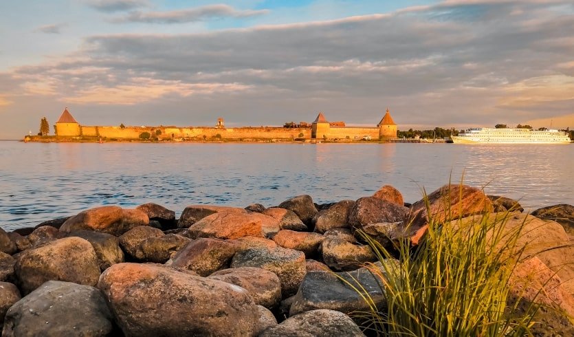 На катере в Орешек — Индивидуальные (VIP) экскурсии и туры в Санкт-Петербурге от 12000 руб.