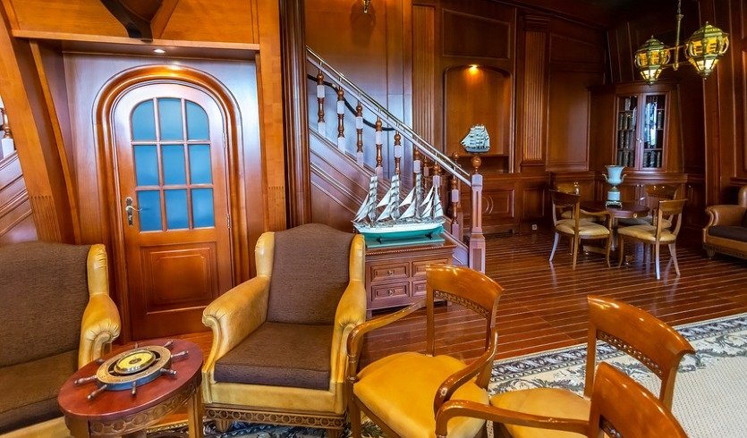 «Как Феникс из пепла: славное прошлое Константиновской резиденции» с дегустацией вин – загородные экскурсии от 1200 рублей