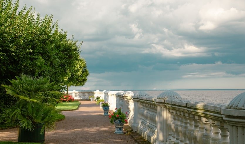 VIP-экскурсия в Петергоф с ловлей осетра и прогулкой на электрокаре — Индивидуальные (VIP) экскурсии и туры в Санкт-Петербурге от 18900 руб.