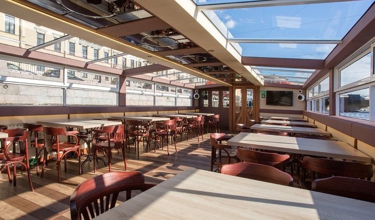 Теплоход внутри – аренда теплохода в СПб от 13000 рублей