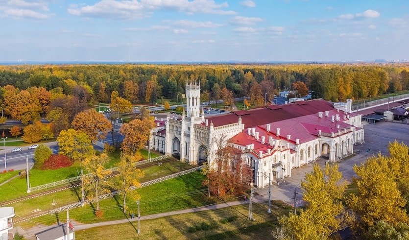 Велосипедная прогулка «Архитектура Петергофа Н. Бенуа и Дачи Бенуа» – Пешеходные экскурсии