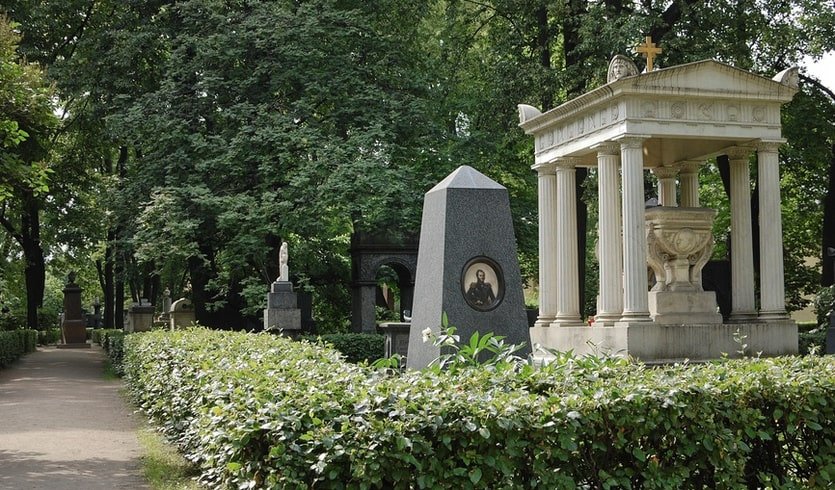 Некрополь мастеров искусств — общий вид – пешеходные экскурсии от 1000 рублей