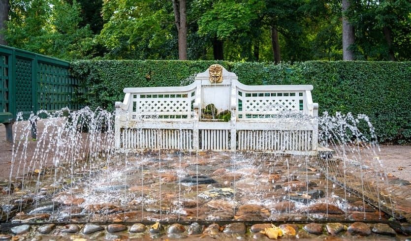 Фонтан-шутиха «Диванчики» – Сборные туры в Санкт-Петербург от 11500 рублей Фонтан-шутиха «Диванчики» – Сборные туры в Санкт-Петербург от 11500 рублей