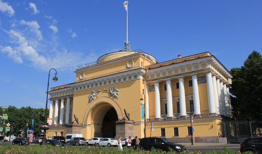 Адмиралтейство со стороны набережной – сборные экскурсии для школьников в Санкт-Петербурге от 590 рублей