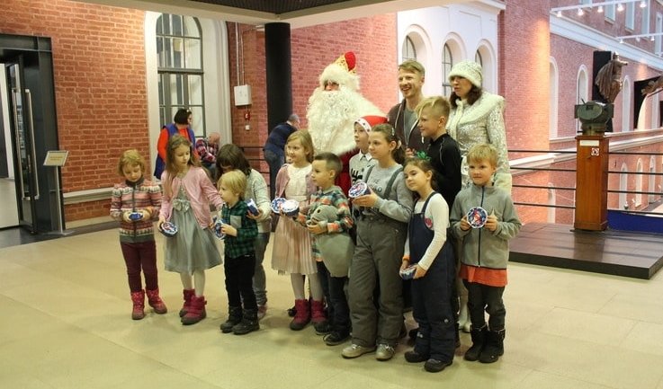 Групповое фото – новогодние программы для школьных групп от 1850 рублей