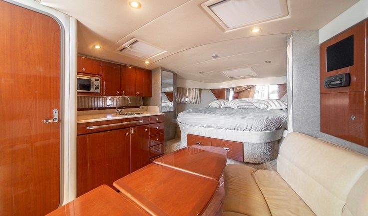 Каюта – аренда катера в СПб от 29000 рублей