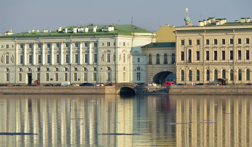 Театр спб ноябрь. Дома министра Уделов на Дворцовой набережной.