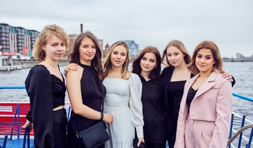 Выпускники на теплоходе – выпускные вечера для 9 класса от 8350 рублей