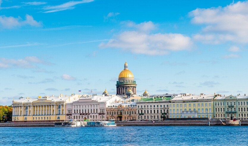 Вид на Английскую набережную и Исаакиевский собор со стороны Невы – водные экскурсии по рекам и каналам от 1000 рублей Вид на Английскую набережную и Исаакиевский собор со стороны Невы – водные экскурсии по рекам и каналам от 1000 рублей