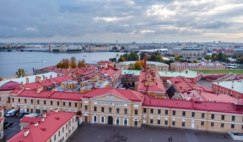 Территория Петропавловской крепости – индивидуальные (VIP) экскурсии и туры в Санкт-Петербурге от 15000 рублей