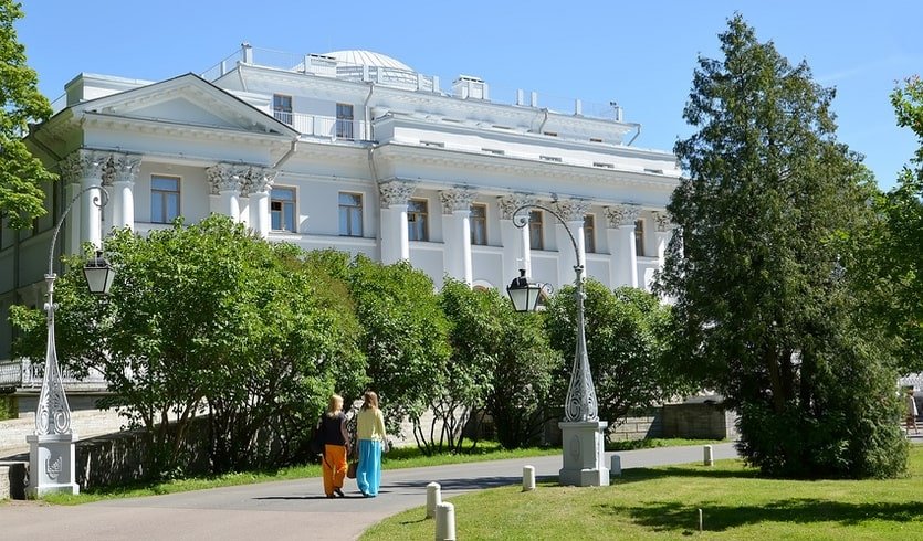 Вид на Елагиноостровский дворец – мастер-классы для школьников от 700 рублей