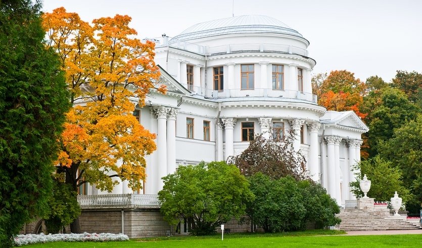 Вид сбоку на Елагиноостровский дворец – мастер-классы для школьников от 700 рублей