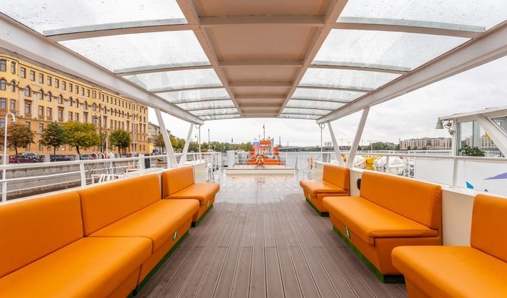 Открытая верхняя палуба – аренда теплохода в СПб от 18000 рублей