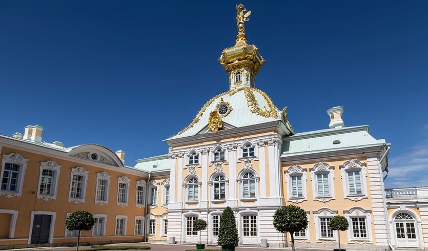 Гербовый корпус Большого дворца – сборные туры в Санкт-Петербург от 17920 рублей Гербовый корпус Большого дворца – сборные туры в Санкт-Петербург от 17920 рублей