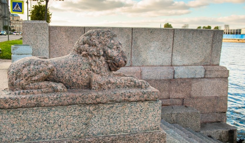 Гранитный лев — Сборные экскурсии для школьников в Санкт-Петербурге от 1150 рублей