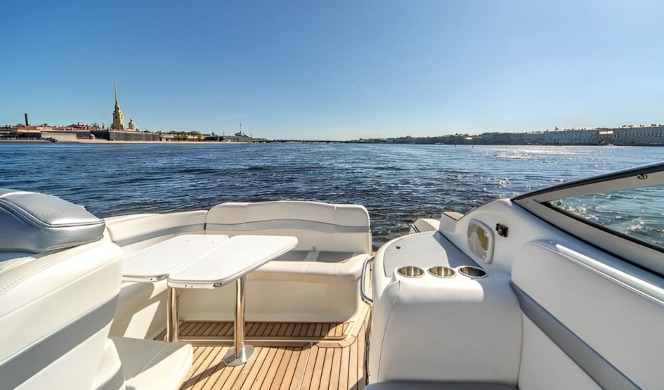 Интерьер катера – vip-программы от 16400 рублей