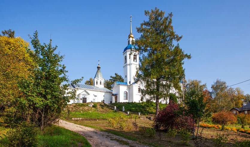 Сокровища былых времён (Вокруг Череменецкого озера) — фото № 1 — Фотобанк Лори / Сергей Афанасьев  Сокровища былых времён (Вокруг Череменецкого озера) — Автобусные загородные