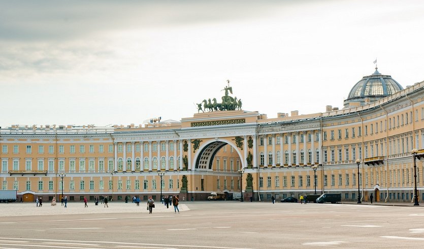 Дворцовая площадь – Туры в СПб от 18000 рублей Дворцовая площадь – Туры в СПб от 18000 рублей