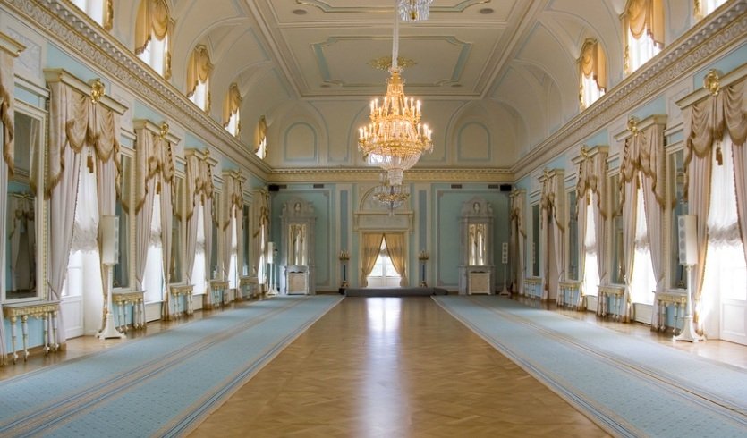 «Как Феникс из пепла: славное прошлое Константиновской резиденции» с дегустацией вин – загородные экскурсии от 1200 рублей