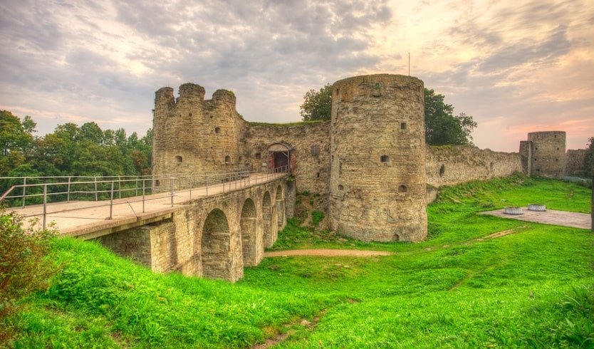 Крепость Копорье — автобусные экскурсии от 1050 руб.