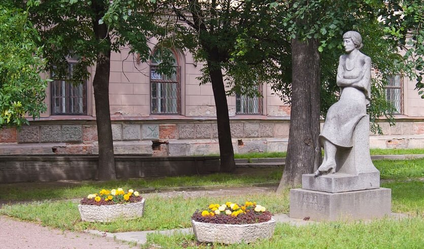 Женские образы Петербурга (для заказных групп) – автобусные экскурсии для организованных групп от 500 рублей