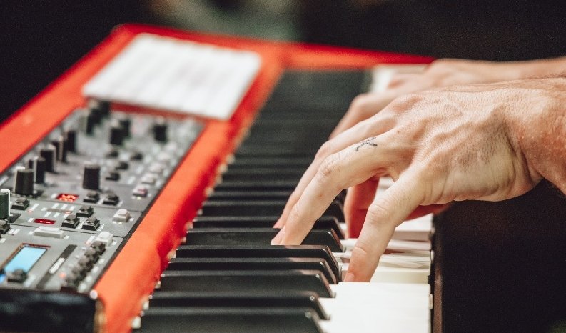 Пианино — Сборные экскурсии для школьников в Санкт-Петербурге