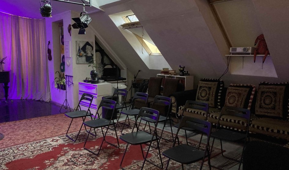 Лекция «Легкие жанры старого Петербурга: Буффы, кинотеатры, кабере» в Культурном центре «Место под крышей» Лекция «Легкие жанры старого Петербурга: Буффы, кинотеатры, кабере» в Культурном центре «Место под крышей»