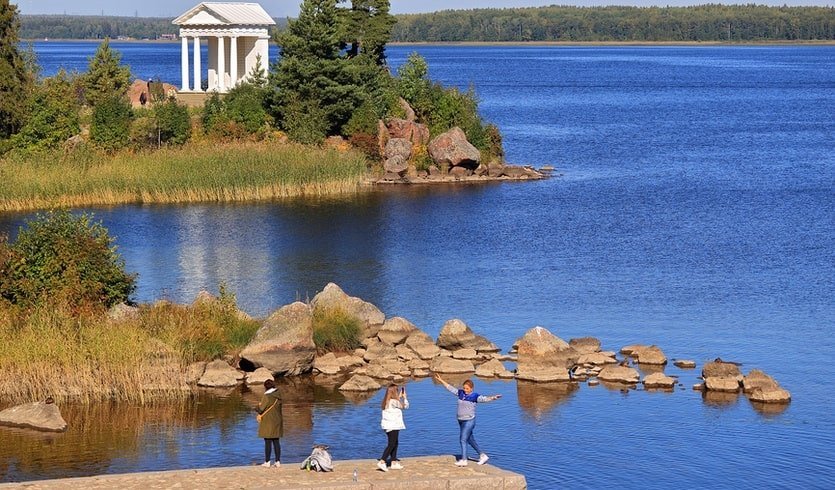 Храм Нептуна в парке Монрепо – сборные туры в Санкт-Петербург от 15600 рублей