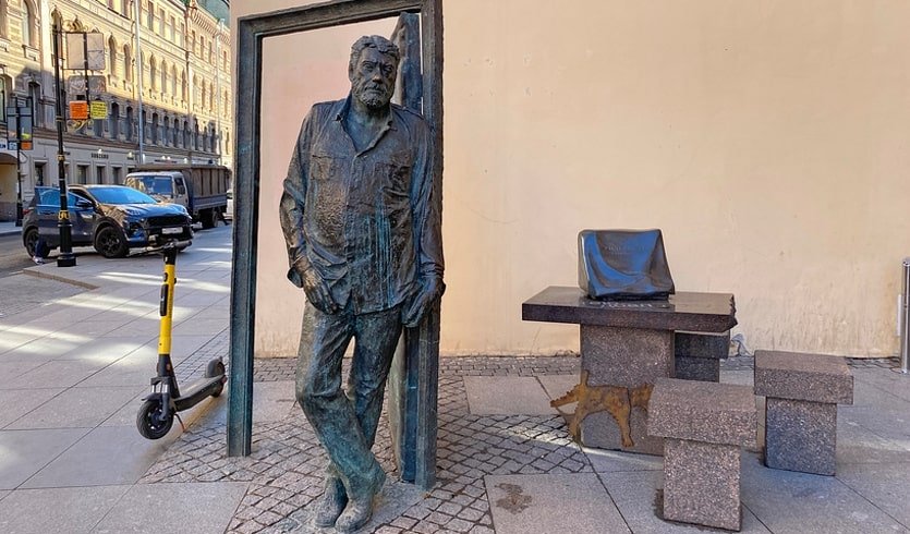 Памятник С. Д. Довлатову – пешеходные экскурсии от 1000 рублей