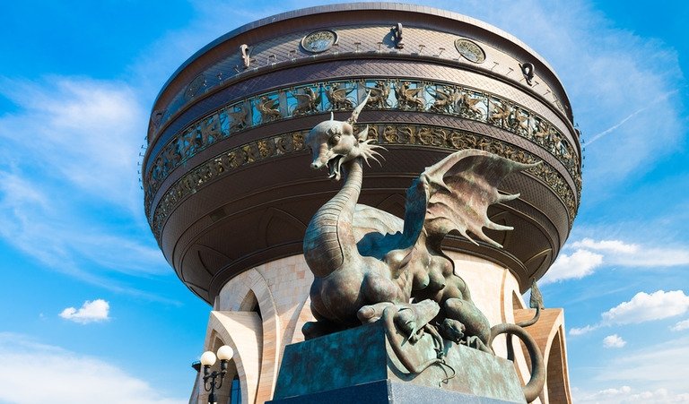 Зилант рядом с центром семьи «Казан»