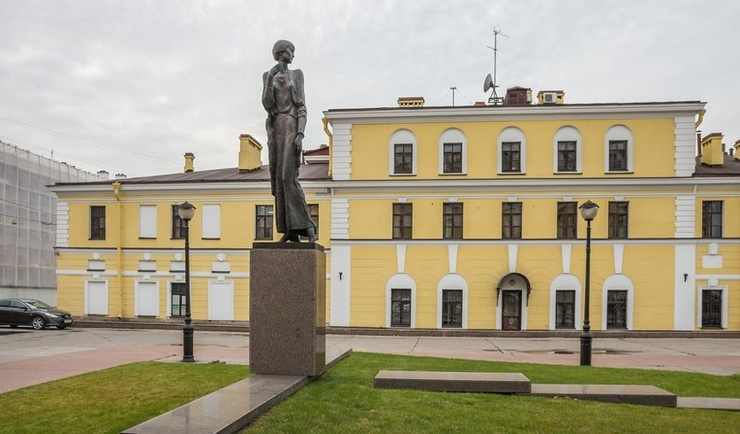 Петербург Анны Ахматовой (с посещением музея-квартиры поэтессы) (для школьных групп) – экскурсии и программы для детей от 1080 рублей